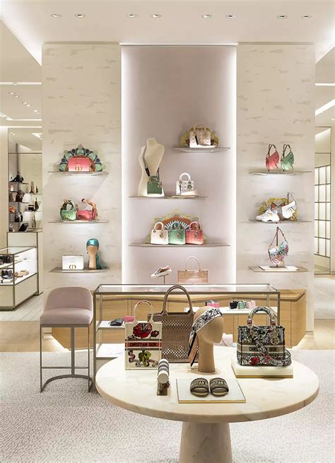 Dior inaugura nueva boutique en México ubicada en Santa Fe .